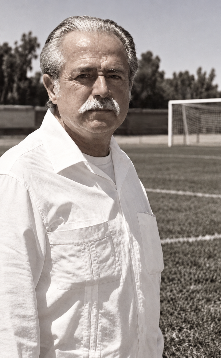 Don Félix en un campo de fútbol