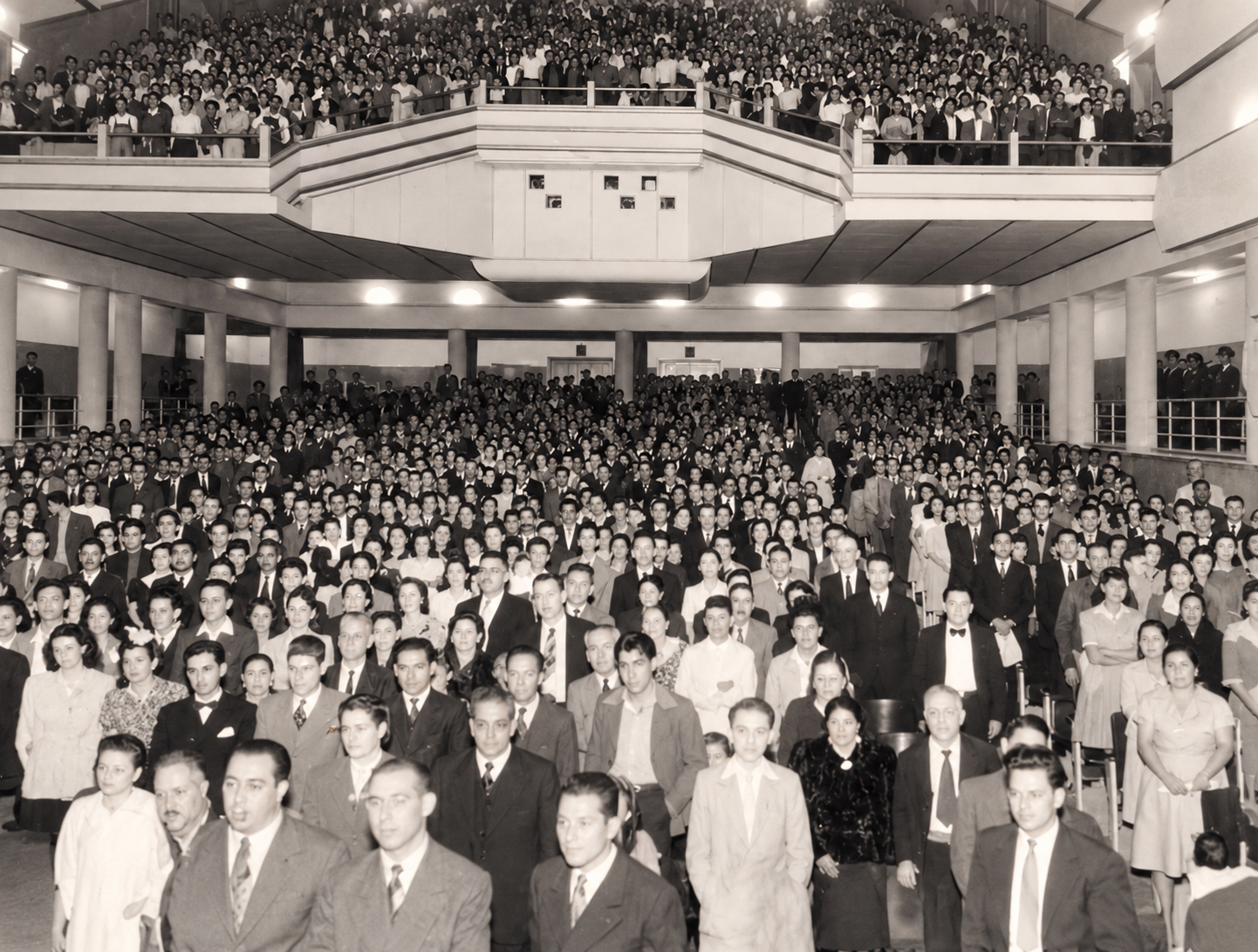 Imagen histórica de la inauguración del Cine Tariácuri.